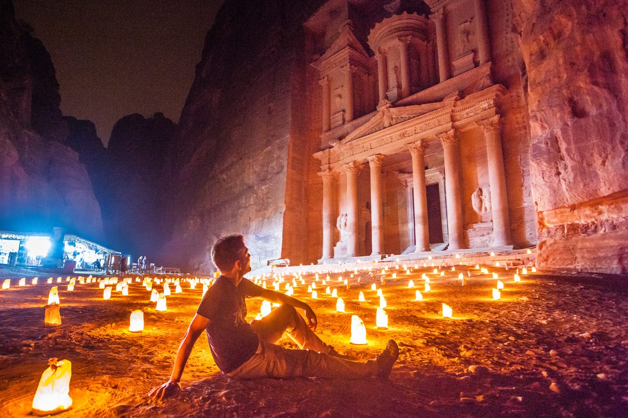Víctor Gómez viajando en Petra